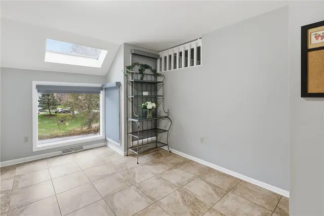 1432 Towne Square Dr gallery image 11