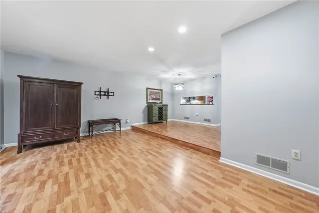1432 Towne Square Dr gallery image 16