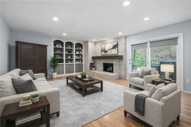 1432 Towne Square Dr gallery image 17