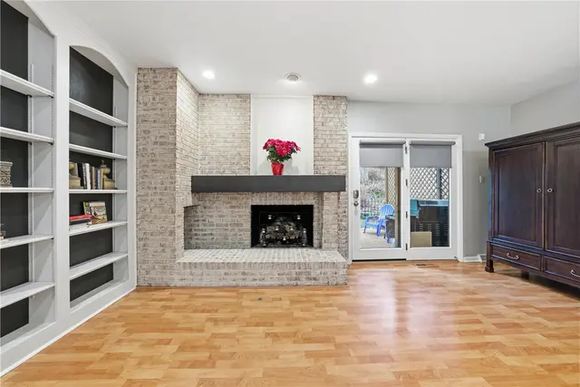 1432 Towne Square Dr gallery image 19