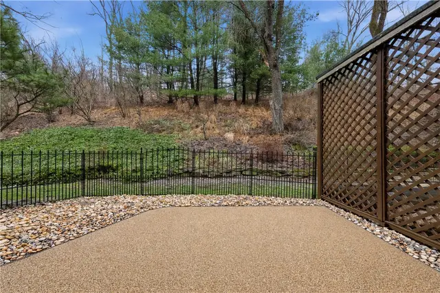 1432 Towne Square Dr gallery image 21