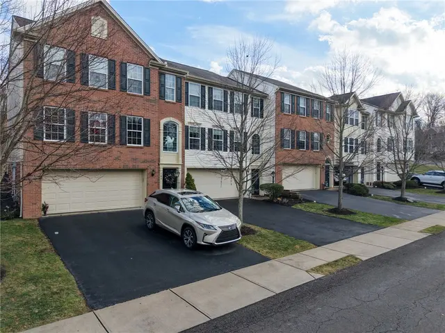 144 Broadstone Dr gallery image 2