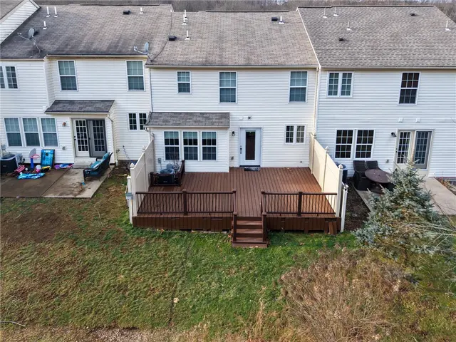144 Broadstone Dr gallery image 3
