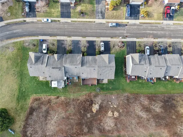 144 Broadstone Dr gallery image 4