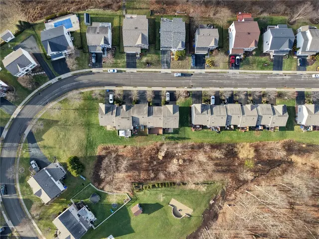 144 Broadstone Dr gallery image 5