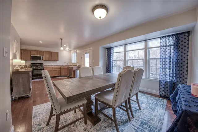 144 Broadstone Dr gallery image 10