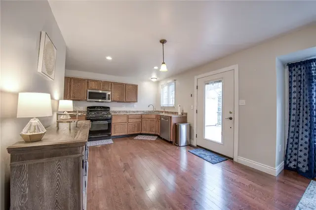 144 Broadstone Dr gallery image 11