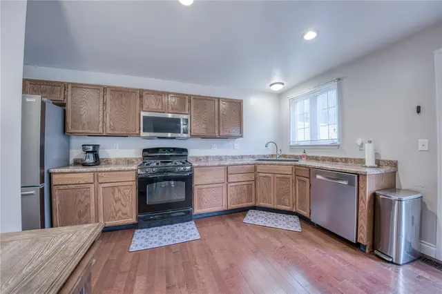 144 Broadstone Dr gallery image 13