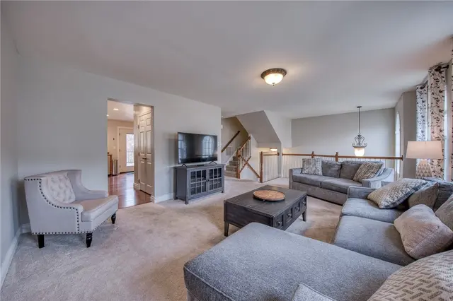 144 Broadstone Dr gallery image 19