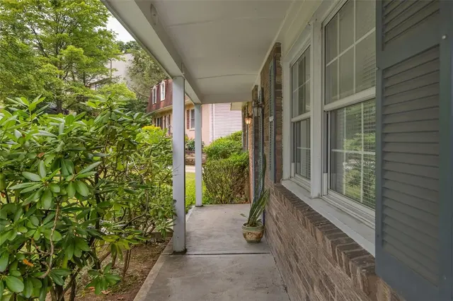 1449 Park View Dr gallery image 2