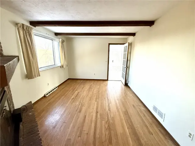 1449 Park View Dr gallery image 6