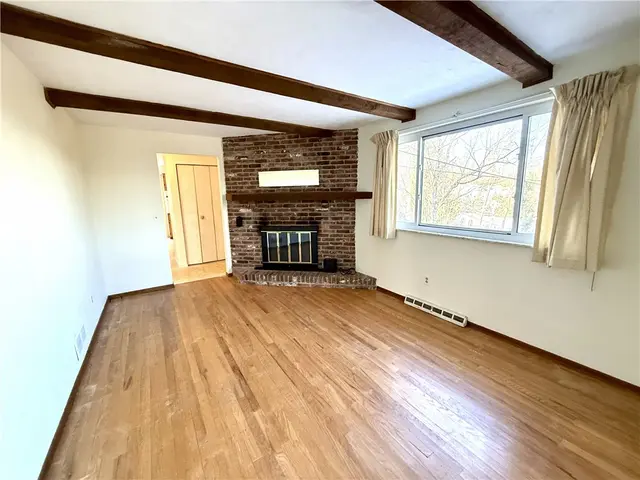 1449 Park View Dr gallery image 7