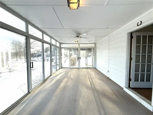 1449 Park View Dr gallery image 8