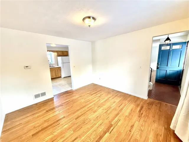 1449 Park View Dr gallery image 12