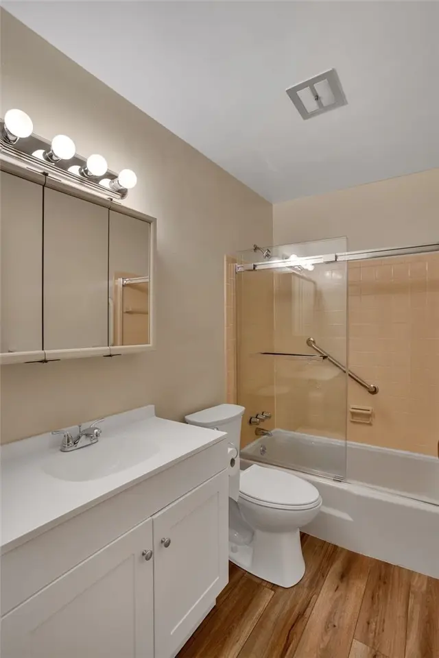 1449 Park View Dr gallery image 15