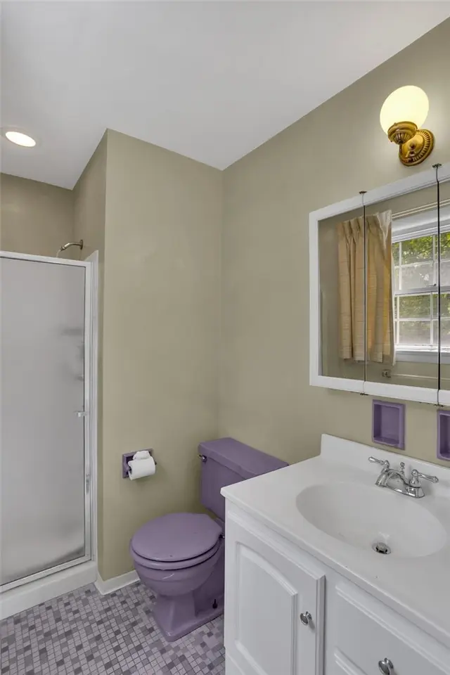 1449 Park View Dr gallery image 19