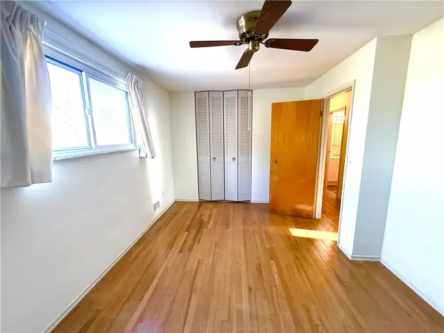 1449 Park View Dr gallery image 23