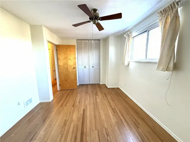 1449 Park View Dr gallery image 25
