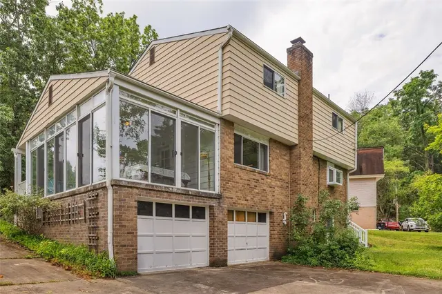 1449 Park View Dr gallery image 27