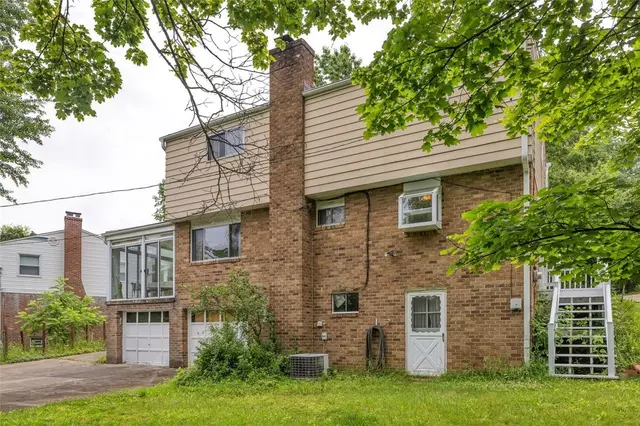 1449 Park View Dr gallery image 28