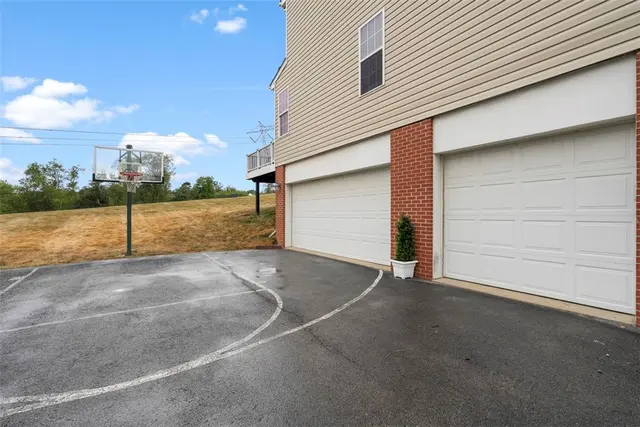 145 Brighton Ln gallery image 10