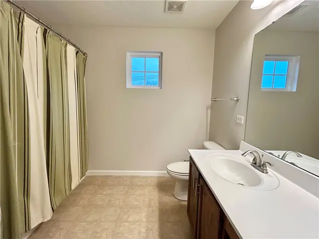 145 Brighton Ln gallery image 16