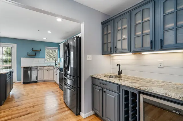 145 Kensington Dr gallery image 6