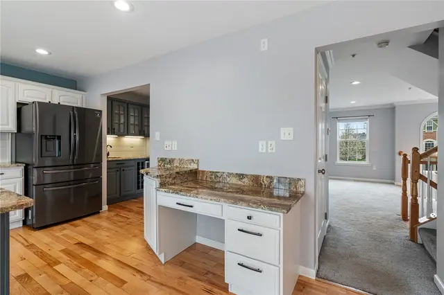 145 Kensington Dr gallery image 8