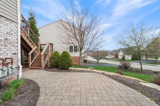 145 Kensington Dr gallery image 10