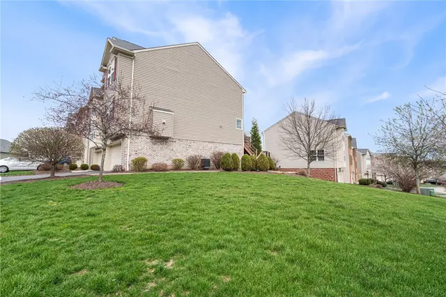 145 Kensington Dr gallery image 11