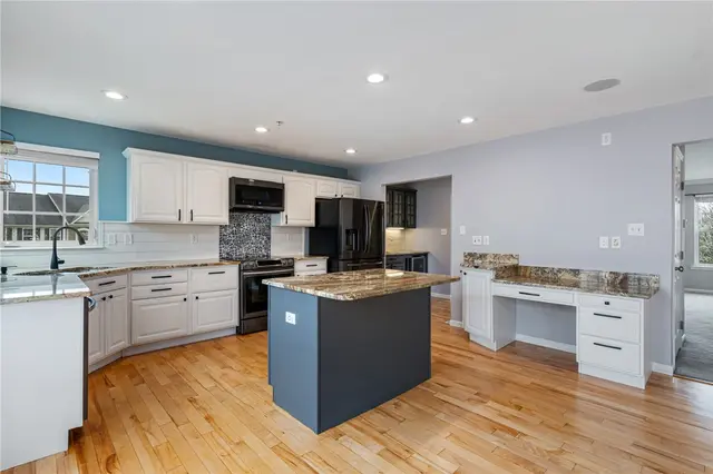 145 Kensington Dr gallery image 12