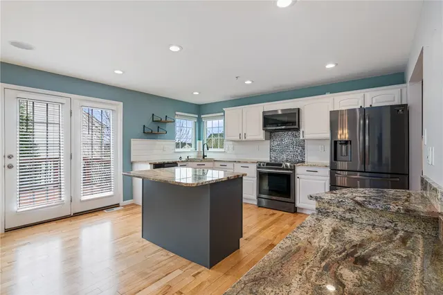 145 Kensington Dr gallery image 13