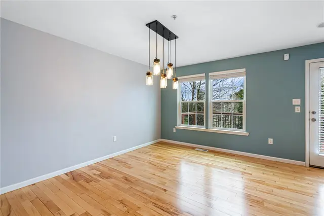 145 Kensington Dr gallery image 14