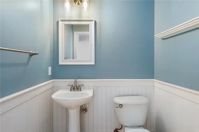 145 Kensington Dr gallery image 16