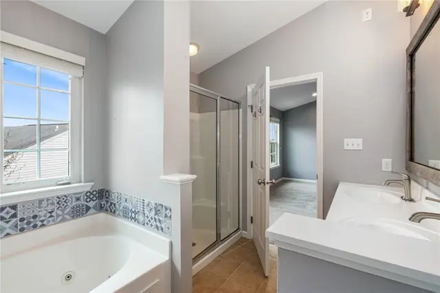145 Kensington Dr gallery image 21