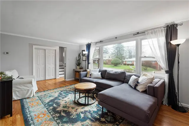 145 Pilgrim Dr gallery image 3