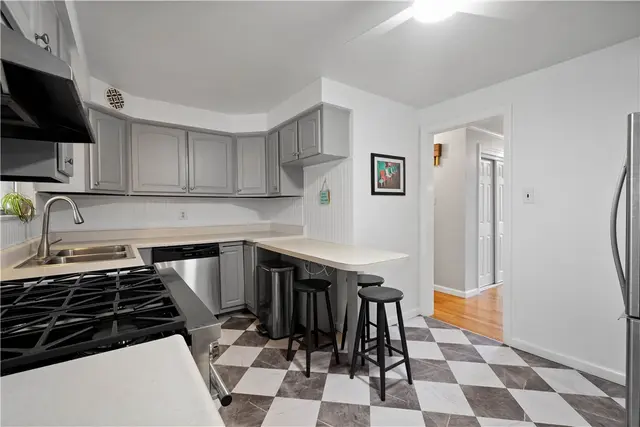 145 Pilgrim Dr gallery image 8