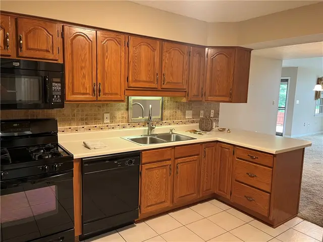 146 Steeplechase gallery image 22