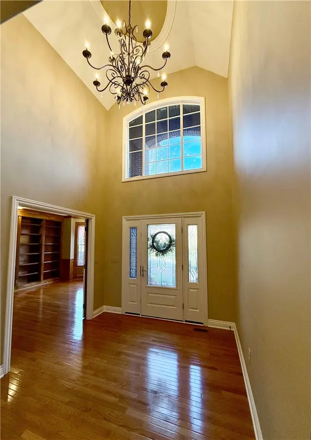 1468 Laurel Dr gallery image 4