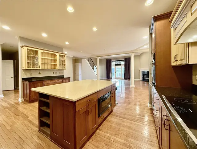 1468 Laurel Dr gallery image 5