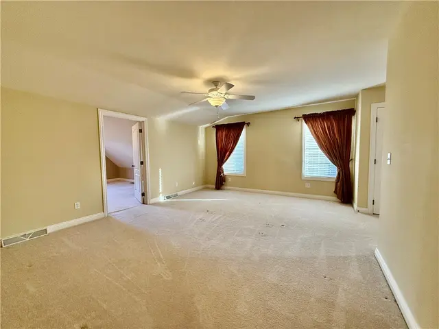 1468 Laurel Dr gallery image 7
