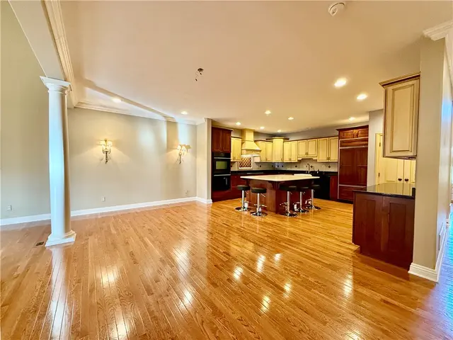 1468 Laurel Dr gallery image 8