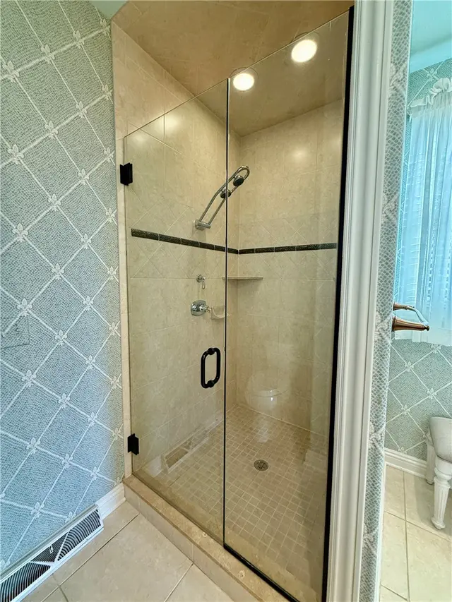 1468 Laurel Dr gallery image 9