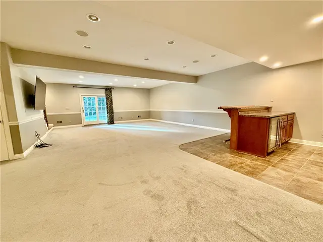1468 Laurel Dr gallery image 10