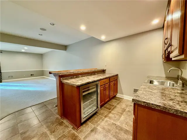 1468 Laurel Dr gallery image 11