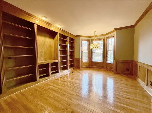 1468 Laurel Dr gallery image 15