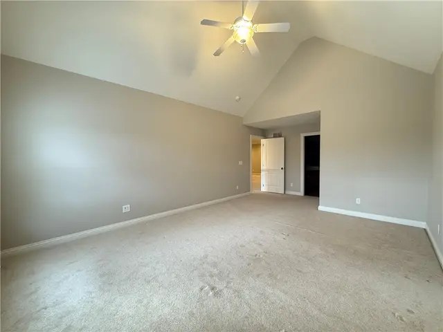 1468 Laurel Dr gallery image 16