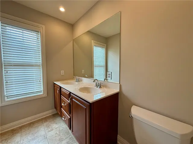 1468 Laurel Dr gallery image 18