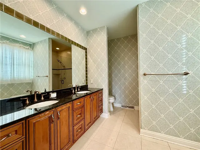 1468 Laurel Dr gallery image 20