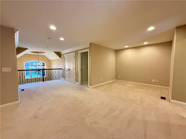 1468 Laurel Dr gallery image 25
